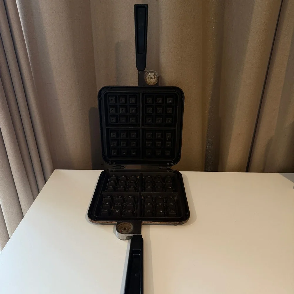 Nordic Ware Cast Aluminum Stovetop Waffle Iron Maker‎ Vintage Square
